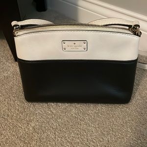 Gently Used Kate Spade ♠️ Small Crossbody